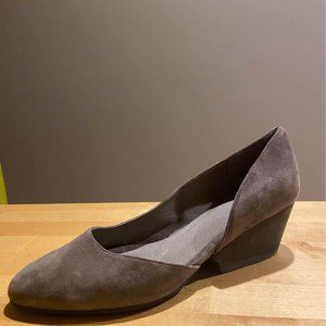 Eileen Fisher Grey Suede sz 8.5 Pump